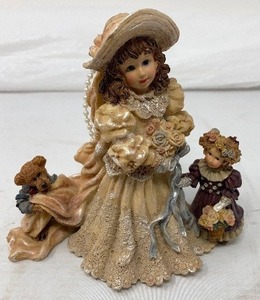 lot 162 image: Boyds Bears Ceramic Figurine Older Girl with flowers with a  young girl & a Boyds Bear