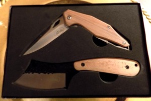 lot 51 image: KENTUCKY CUTLERY - 2 PC WOOD HANDLE KNIFE SET W SHEATH NEW IN PKG