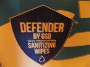 lot 26 image: DEFENDER  SANITIZING WIPES - 500 CT  TUB NEW