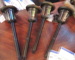 lot 91 image: 4 OUTDOOR SOLAR LIGHTS - NEW