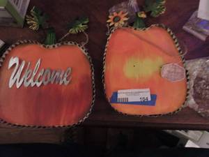 lot 104 image: TIN PUMPKINS  W WELCOME  & (ITS BLANK)   NEW