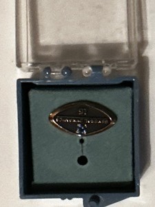 lot 255 image: 10K vintage General Dynamics service 15 year pin with blue stone