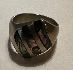 lot 275 image: Mens ring silver and inly Mexico