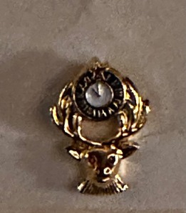 lot 185 image: NEW deer tie tac or lapel pin