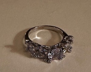 lot 187 image: NEW 5 stone anniversary ring size 7