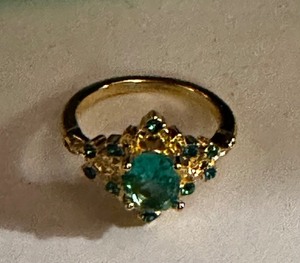 lot 171 image: NEW Goldtone ring with green stones size 5.5 -6