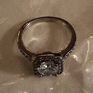 lot 180 image: New wedding ring  size 7