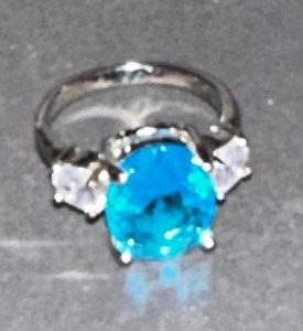 lot 179 image: NEW blue and white stone silver tone ring size