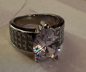 lot 165 image: NEW Wedding ring size 7