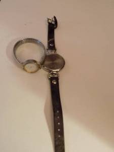 lot 137 image: Timex watch and Beijo  face watch