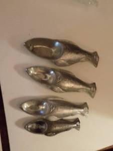 lot 139 image: set of measuring spoons fish theme