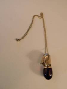 lot 142 image: Avon perfume necklace