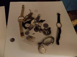 lot 160 image: Bag of watch parts