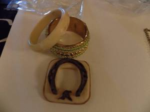 lot 213 image: 3 bracelets