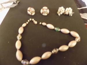 lot 217 image: Beaded necklace plus earring set plus metal flower earrings