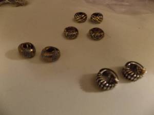 lot 219 image: Earrings x 4 magnet closure