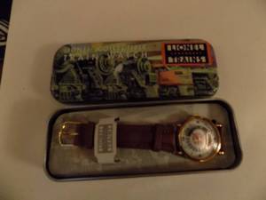 lot 201 image: Lionel train watch with tin