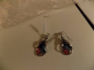 lot 177 image: NEW Turquois and coral pierced earrings