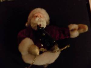 lot 221 image: 3D santa pin 3