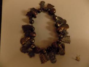 lot 222 image: Winter theme charm bracelet