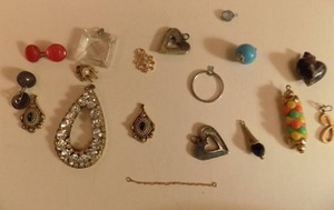 lot 238 image: Several drops for necklaces