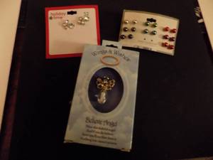 lot 248 image: earrings angel colored studs and pin