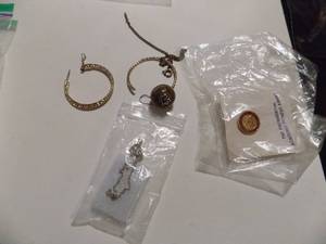 lot 257 image: Jewlery pieces