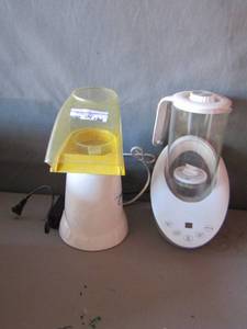 lot 36 image: presto popcorn maker, blender