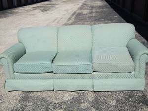 lot 56 image: Thomasville green couch in good condition