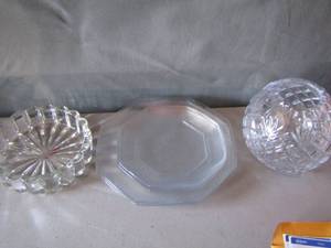 lot 57 image: clear glass plates, round vase, ash tray