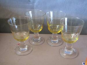 lot 61 image: qty 4 yellow wine glasses
