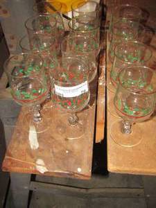 lot 76 image: Christmas wine glasses qty 12