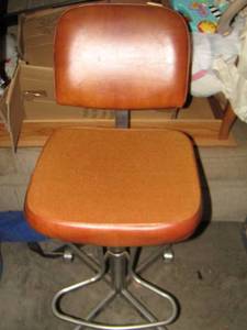 lot 80 image: padded rolling chair brown