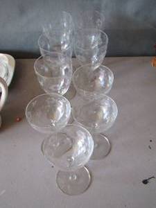 lot 89 image: qty 9 wine glasses