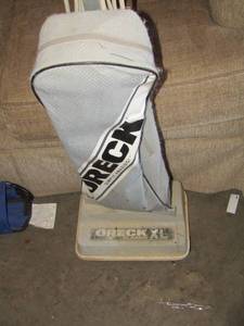 lot 99 image: Oreck xl vacuum