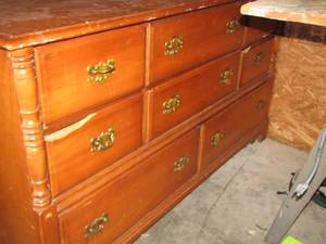 lot 103 image: 8 drawer dresser has a few scratches and chips needs work