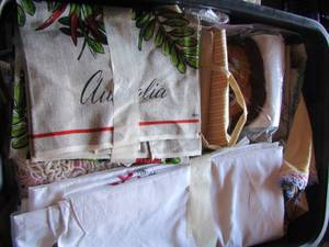 lot 147 image: TOTE OF VINTAGE LINENS  & CLOTHS
