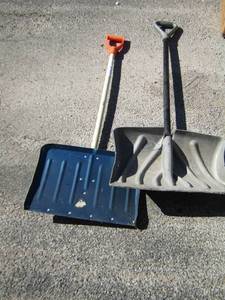 lot 153 image: qty 2 snow shovels