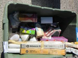 lot 155 image: large lot of various light bulbs