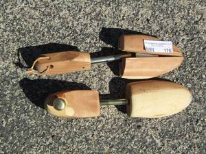 lot 176 image: qty 2 shoe stretchers