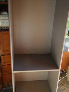 lot 195 image: bookshelf sturdy no pegs
