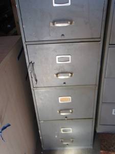 lot 202 image: 4 drawer filing cabinet