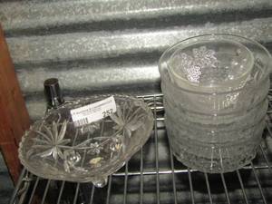lot 252 image: clear glass bowl lot