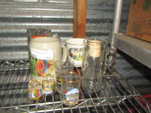 lot 255 image: shot glasses, handled mugs and coffee cup