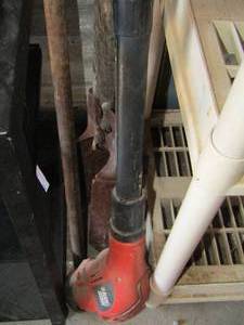 lot 279 image: post hole digger, clamp, weed eater