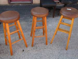lot 280 image: qty 3 wooden bar stools