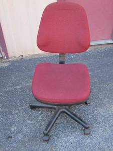 lot 284 image: red padded rolling office chair