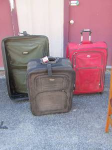lot 286 image: qty 3 large suitcases