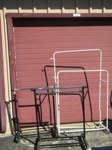 lot 289 image: qty 3 clothing racks
