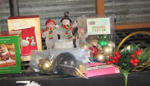 lot 307 image: Christmas lot